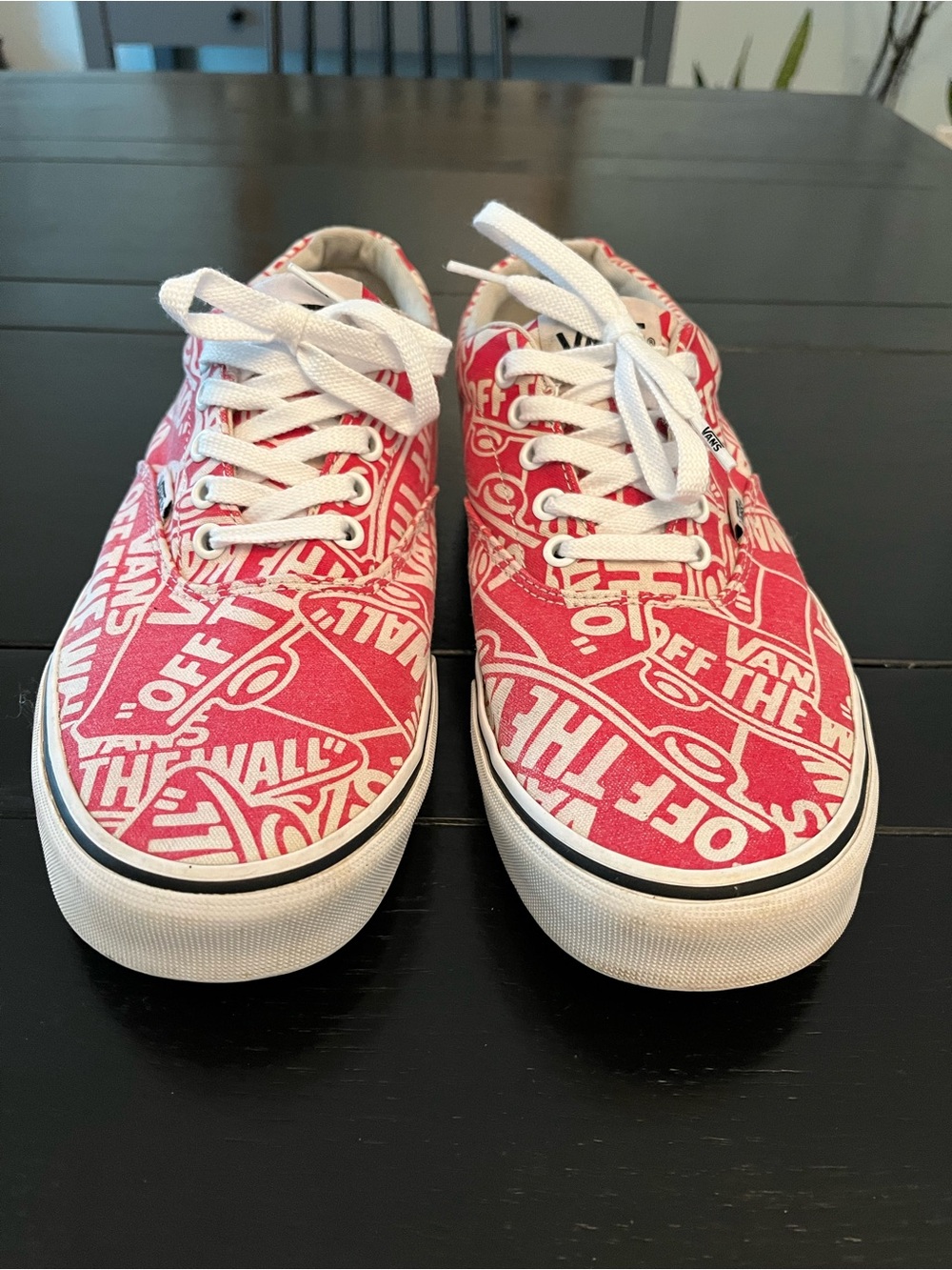 Vans Sneakers in Red and White Graphic